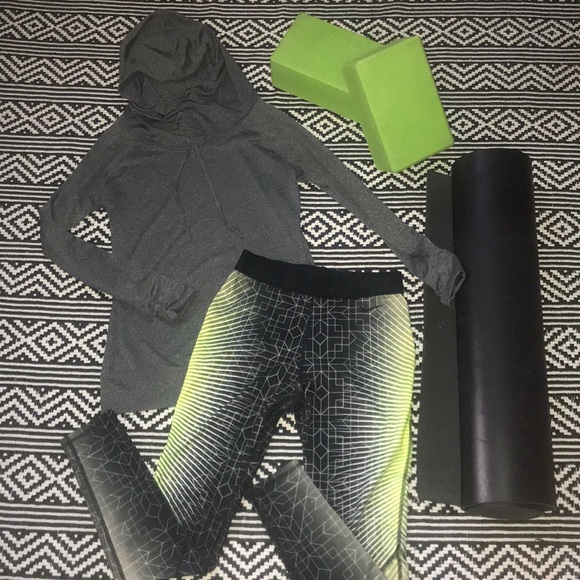 C9 by Champion Women’s Grey Pullover - Picture 8 of 8